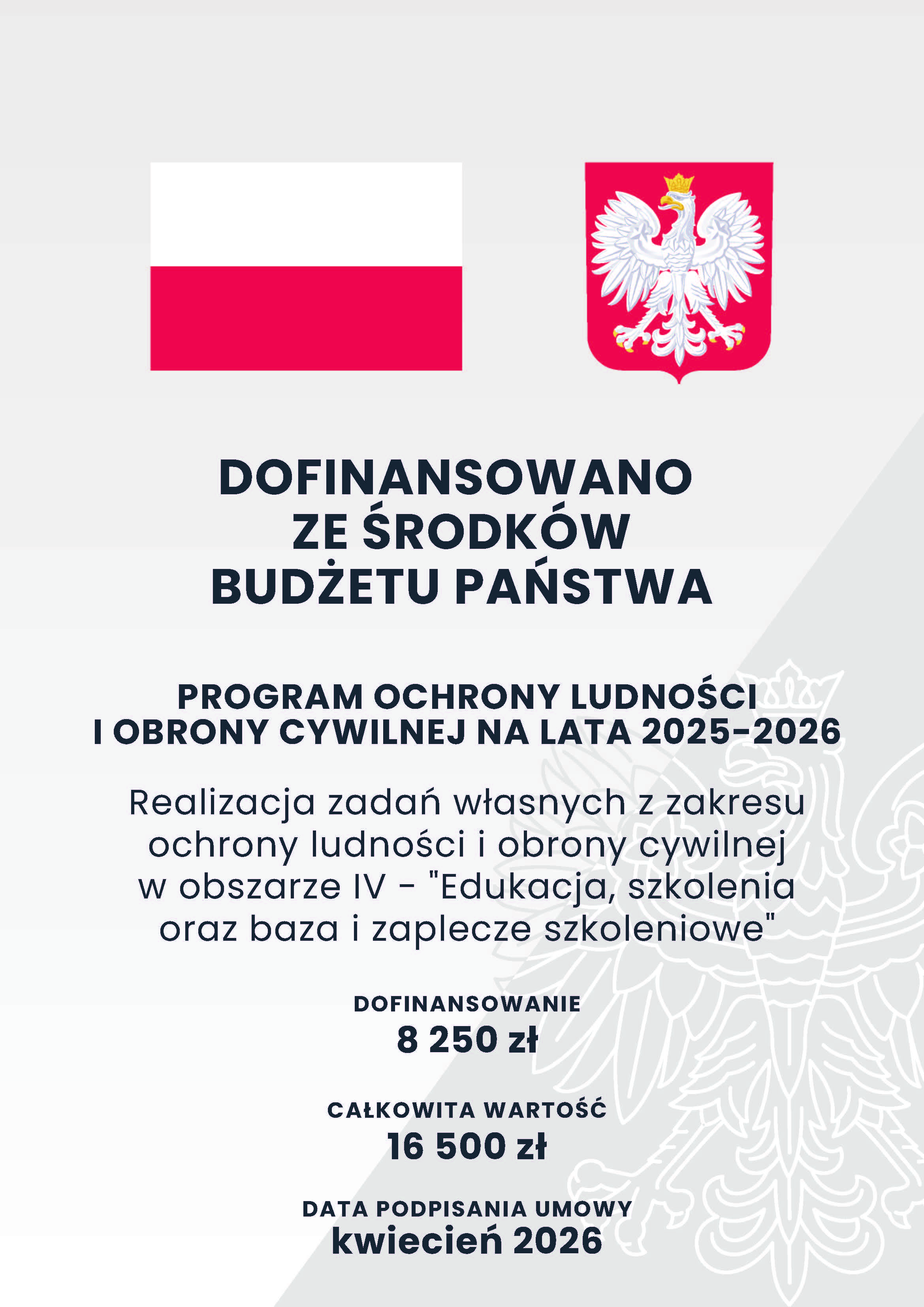 Kliknięcie powiększy obraz. Biało‑czerwona flaga Polski po lewej i czerwony herb z białym orłem po prawej u góry. Pod nimi duże pogrubione napisy informujące o dofinansowaniu z budżetu państwa i programie ochrony ludności na lata 2025–2026. Na środku wyróżnione kwoty dofinansowania i całkowitej wartości oraz podana data podpisania umowy.