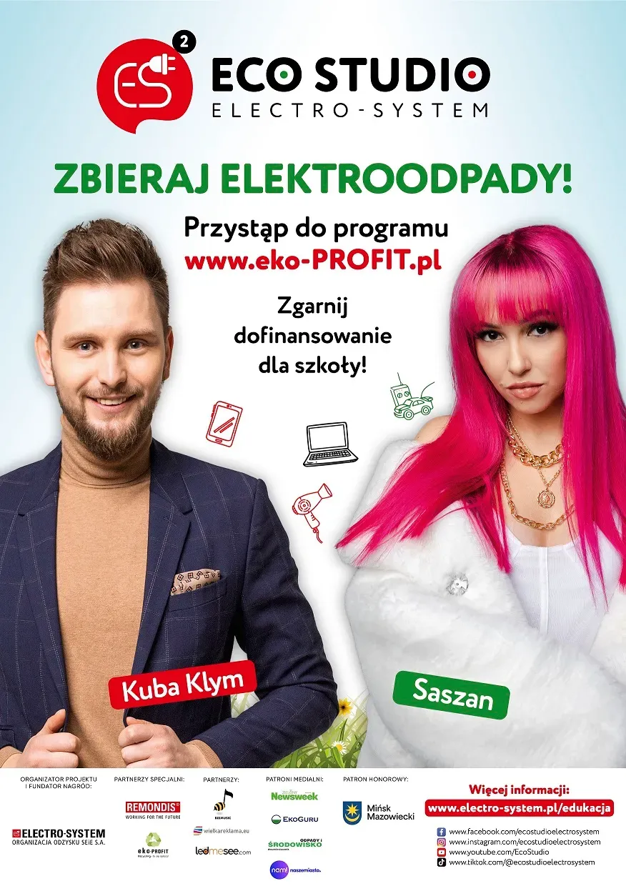 Kliknięcie powiększy obraz. Jasne, zielono-niebieske tło. Po lewej stoi uśmiechnięty mężczyzna w granatowej marynarce i beżowym golfie. Po prawej stoi kobieta z długimi, intensywnie różowymi włosami w białym futrze. Między nimi znajdują się proste ikony drobnych urządzeń elektronicznych i logo organizacji u góry.