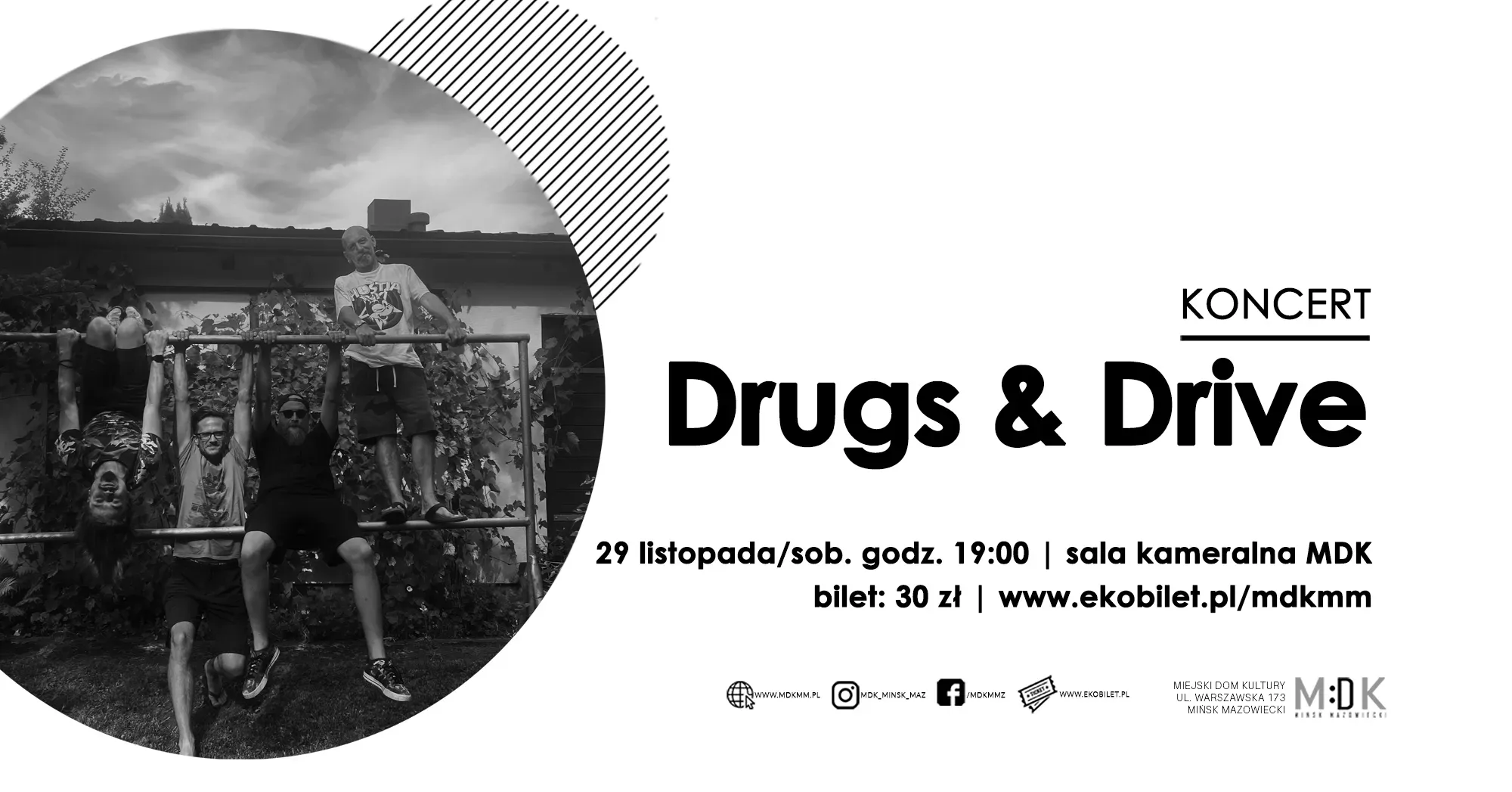 Kliknięcie powiększy obraz. Po lewej w kole czarno-białe zdjęcie czterech mężczyzn na zewnątrz. Bawią się na trzepaku, jeden zwisa głową w dół. Po prawej stroniena białym tle czarne napisy informujące o koncercie.