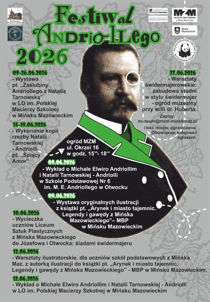 Kliknięcie powiększy obraz. Plakat w szaro-zielonej kolorystyce z dużym centralnym wizerunkiem mężczyzny w marynarce, z wąsami i monoklem. Nagłówek i akcenty w zieleni, tło z mapowym wzorem i przerywaną ścieżką. Małe logotypy w górnych rogach oraz rozmieszczone wokół mężczyzny bloki informacji i dat.