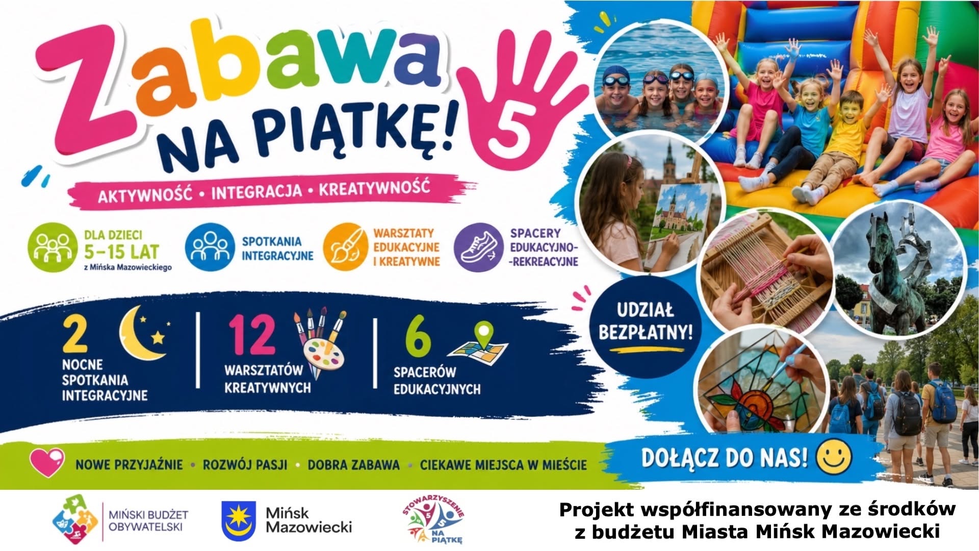 Kliknięcie powiększy obraz. Kolorowy plakat promocyjny z dużym, wielobarwnym tytułem i różową dłonią z cyfrą 5. Po prawej okrągłe zdjęcia dzieci bawiących się na dmuchanej zjeżdżalni, pływających w basenie, malujących i tkających. W dolnej części ikony i liczby informujące o nocnych spotkaniach, warsztatach i spacerach oraz logo organizatorów. Tło białe z niebiesko-zielonymi paskami i akcentami w żywych kolorach.