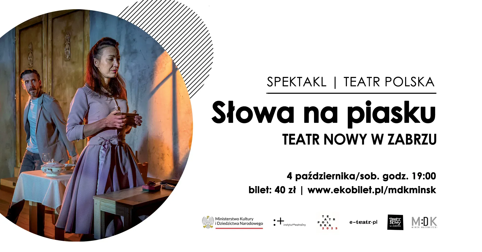 Kliknięcie powiększy obraz. Po lewej dwie osoby w pomieszczeniu z drewnianym stołem i szafą, kobieta trzyma naczynie, mężczyzna stoi z tyłu. Po prawej, na białym tle informacje o spektaklu.