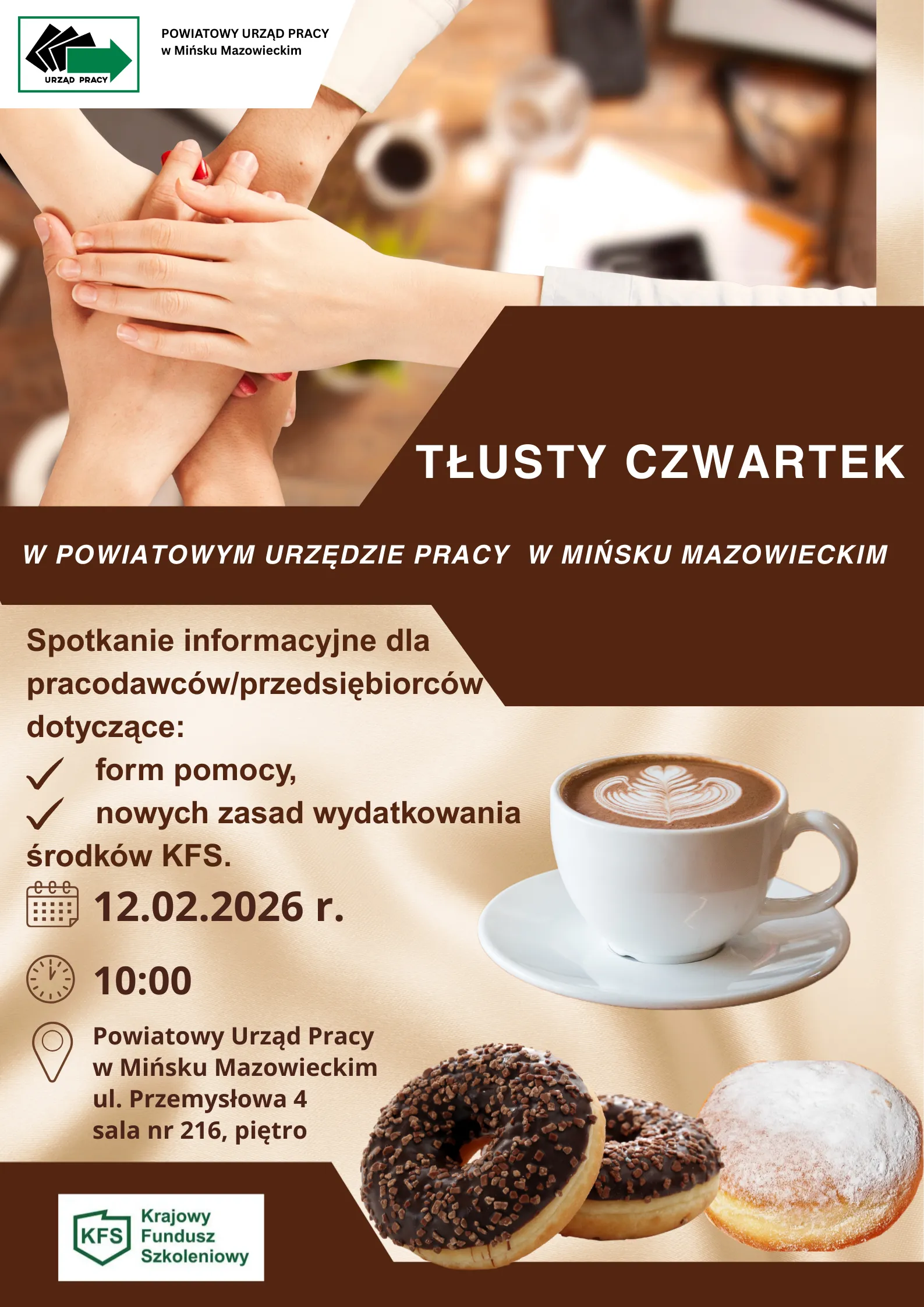 Kliknięcie powiększy obraz. Kilka dłoni łączy się w geście zespołu u góry. Duży brązowy baner z tytułem wydarzenia na środku. Po prawej filiżanka kawy z latte artem na spodku. U dołu dwa pączki oblane czekoladą i jeden oprószony cukrem. Lewy górny i lewy dolny róg zawierają logotypy instytucji. Jasne, beżowe tło z rozmytym biurowym planem.