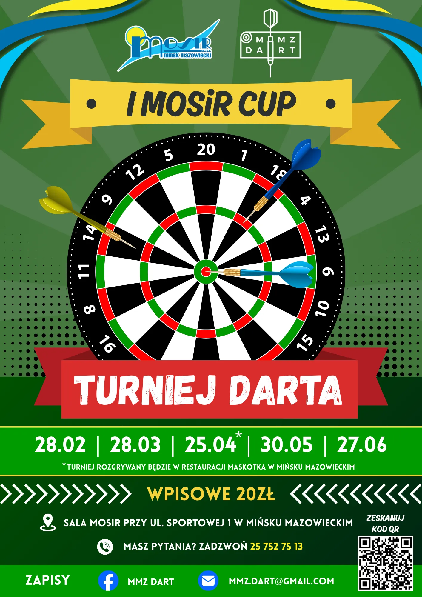 Kliknięcie powiększy obraz. Centralnie umieszczona tarcza do darta z trzema wbitymi strzałkami, jedna trafia w czerwone pole centralne. Zielone, promieniowe tło z dekoracyjnymi paskami i kropkowanym wzorem. U góry dwa logotypy i żółta wstęga z ciemnym napisem. Poniżej tarczy czerwona wstęga z jasnym napisem. Na dole zielony pas z datami i ikonami kontaktu oraz kod QR po prawej stronie. Całość utrzymana w zielono-żółto-czerwonej kolorystyce.